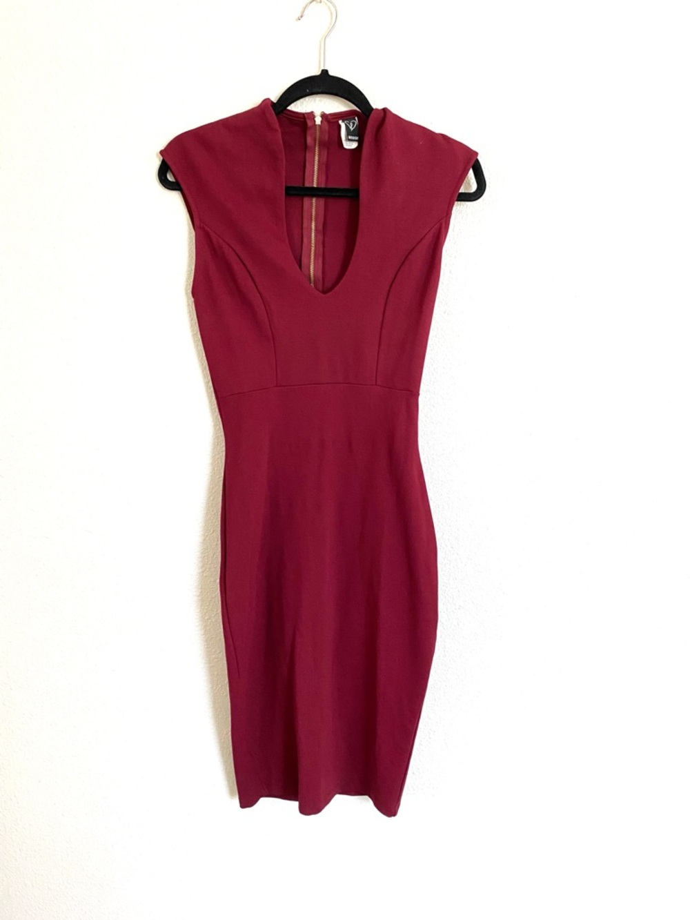 Windsor Fitted Midi Dress in Burgundy Red